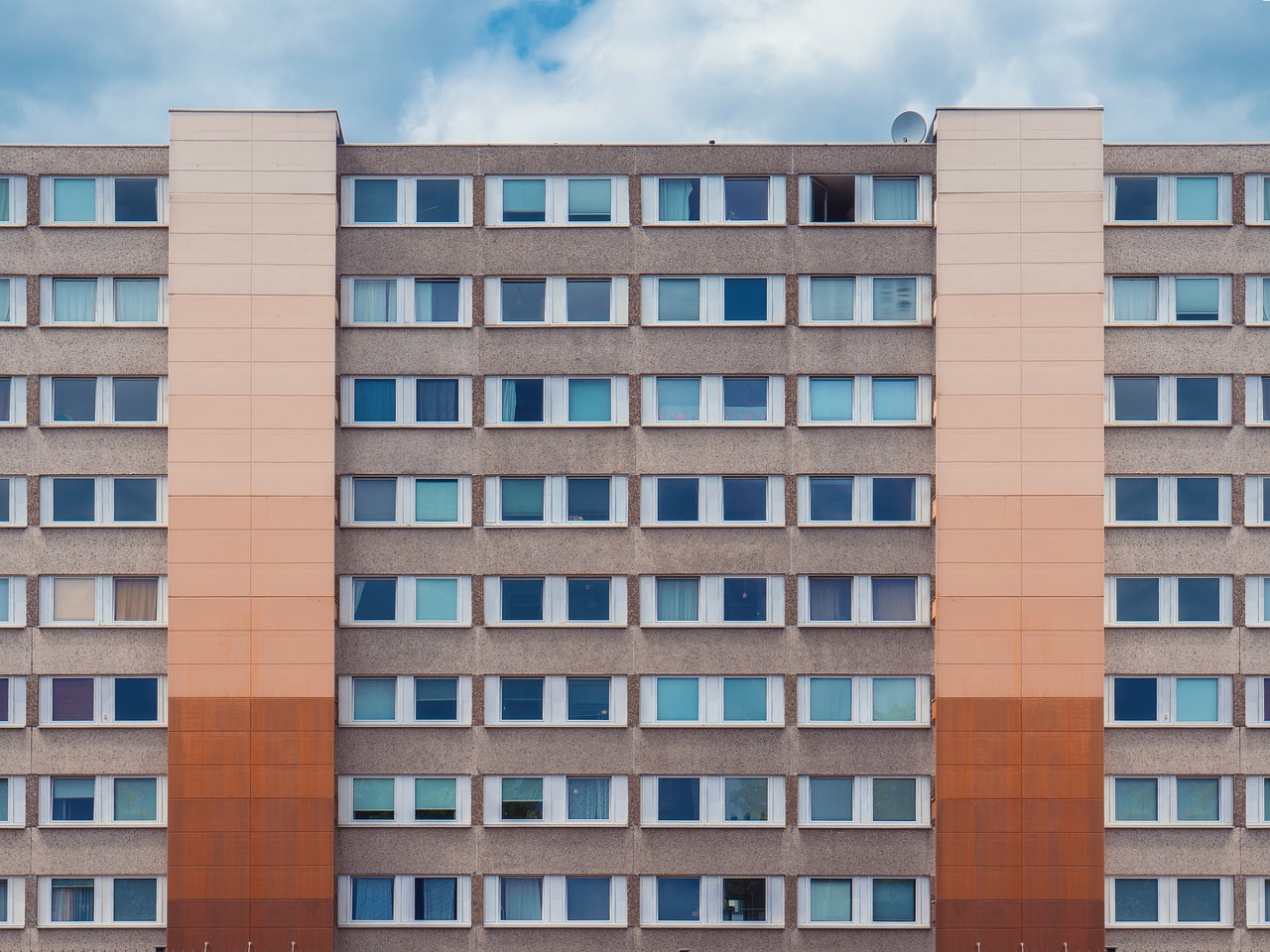 网站代实名实名账号：凤梨直播app详情下载教程