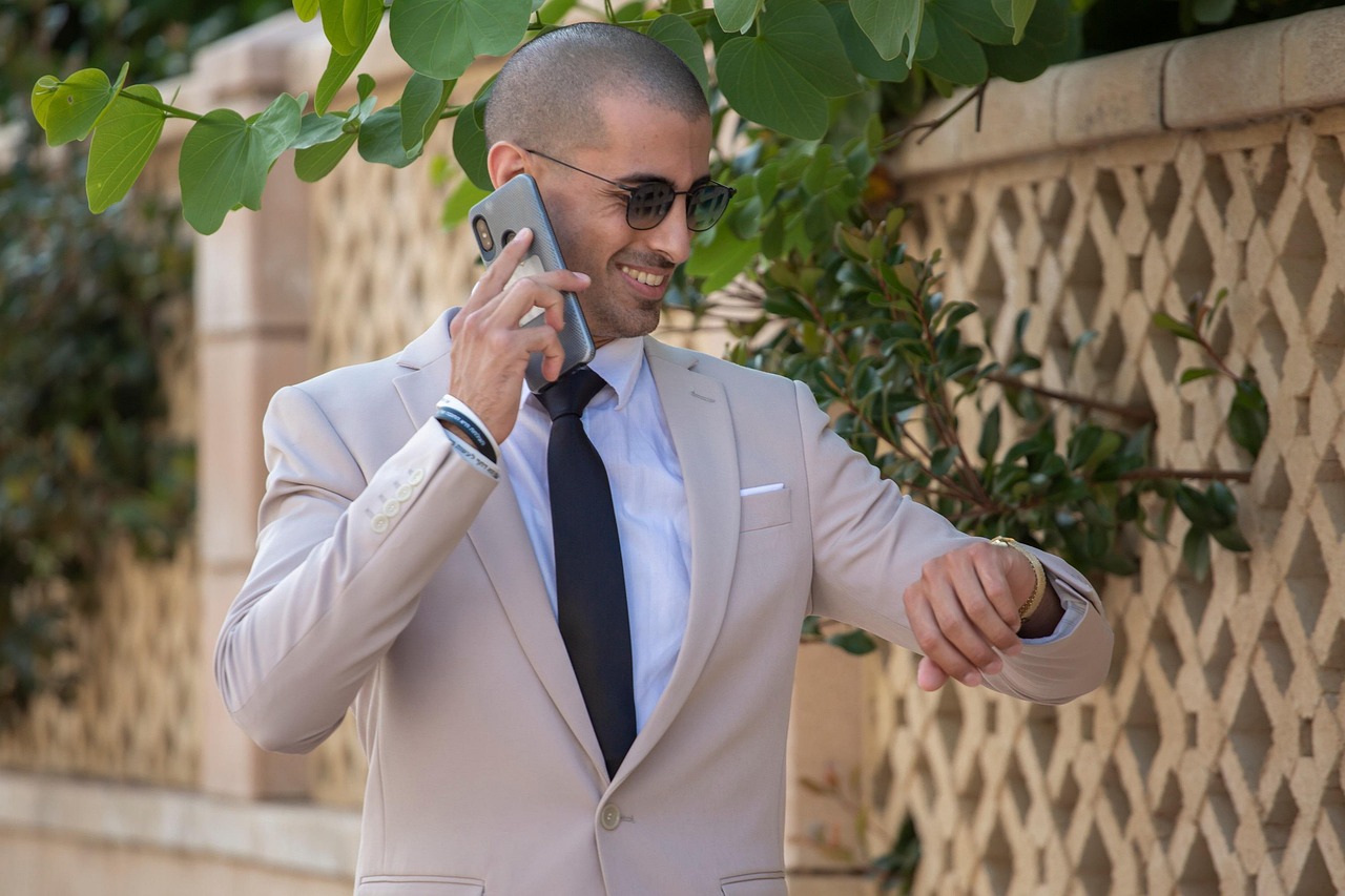 微信新老号买卖：索菲亚衣柜购买平台