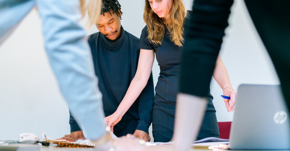 荣耀2如何通过线上渠道进行营销推广？